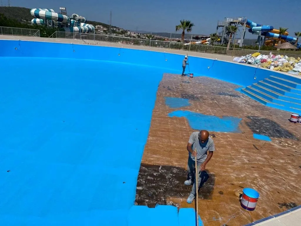 Pool Paint Pool 100 Application Image 6